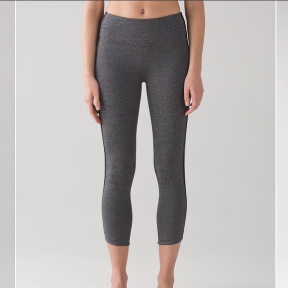 Lululemon Hit it 21’ Crop - Picture 2 of 12